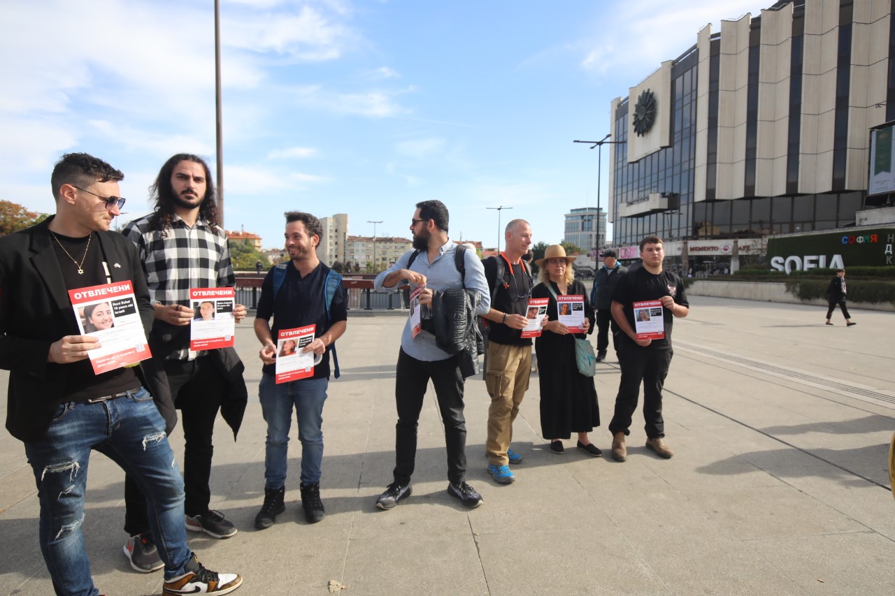 <p>В София се провежда мирно шествие в знак на солидарност и подкрепа за кампанията за освобождаване на израелските заложници, отвлечени преди един месец от групировката &quot;Хамас&quot; и отведени в Газа.</p>