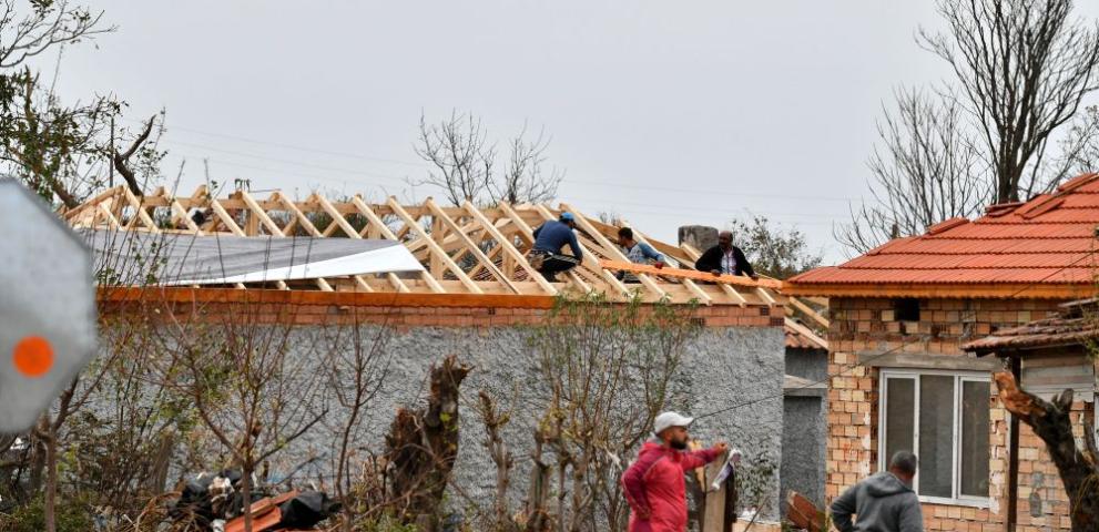 Снимка: След бурята: Продължава възстановяването на щетите в Лъвино