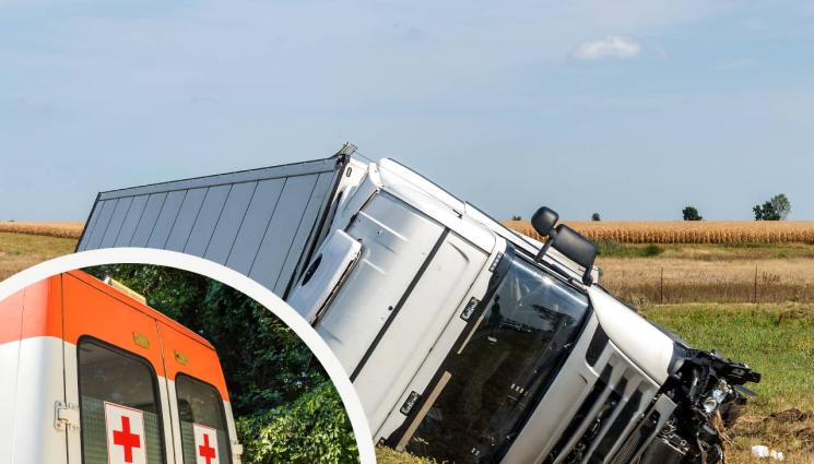 тир - ДЪЖДЪТ ОТПРИЩИ ВОЙНА ПО ПЪТИЩАТА: Поредна жертва в катастрофа, шофьор загина в зверски удар между ТИР и кола! (СНИМКА)