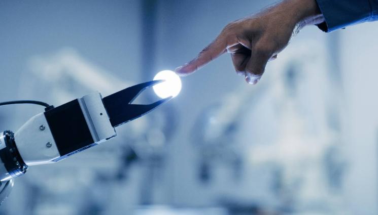 робот - ОТМЪЩЕНИЕТО НА МАШИНИТЕ! Робот уби човек, сбърка го с кутия зарзават