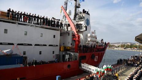 изследователски кораб Св Св Кирил и Методий