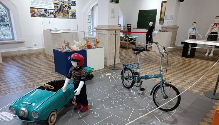 деца игри епохата на тато - ЕПОХАТА НА ТАТО: Деца играят вън