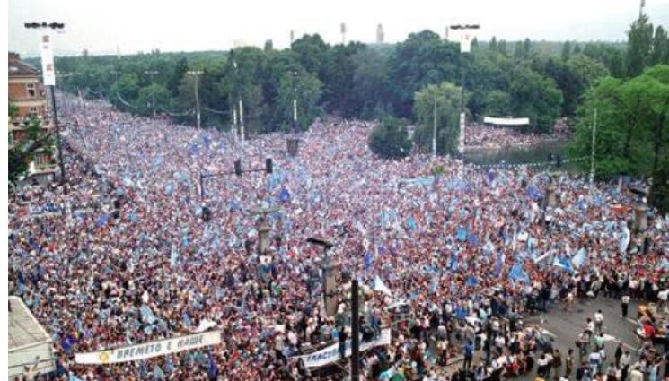 митинги юни 1990 - ЕПОХАТА НА ТАТО: Как вятърът довя промяната! Съдбоносните събития по дати...