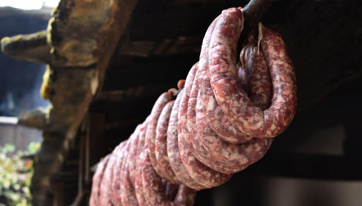 суджук - ГАДОСТ! Пробутват ни мухлясал суджук!