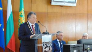 Новоизбраният кмет на Шумен проф Христо Христов общински съветници и