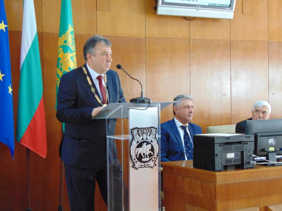 Снимка: Новоизбраният кмет на Шумен, общинските съветници и кметовете на кметства положиха клетва