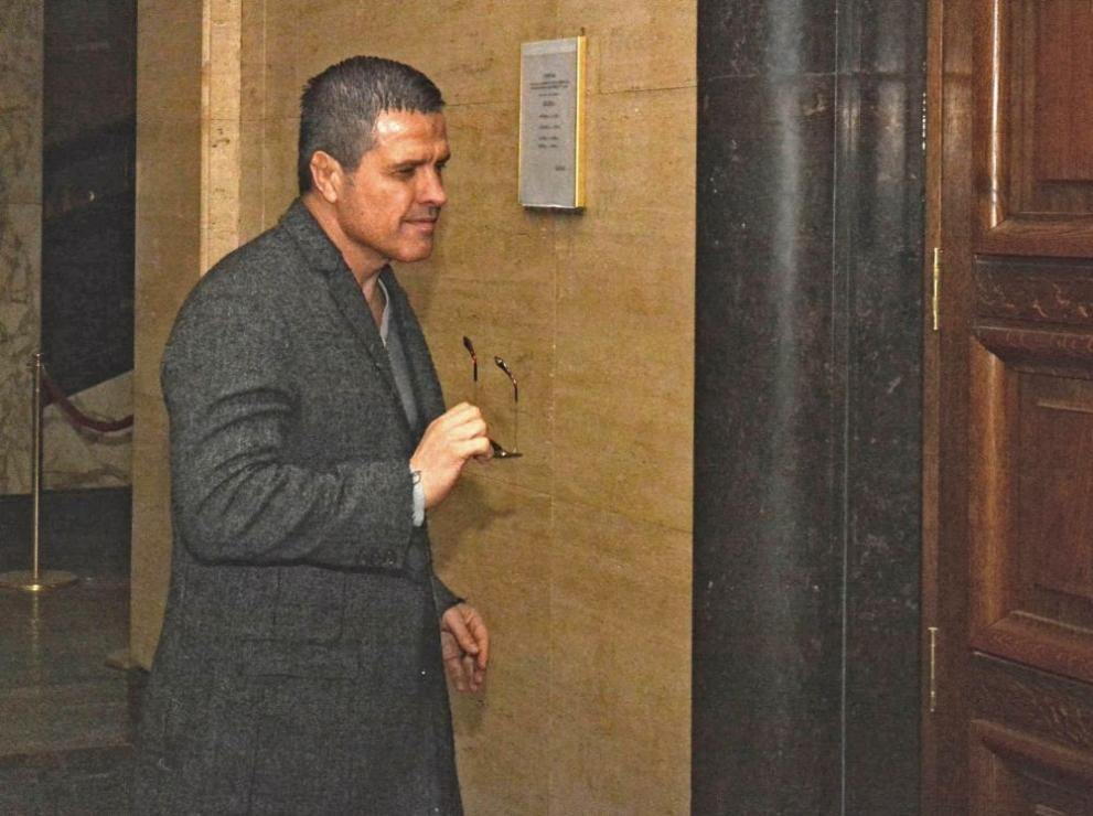Евелин Банев е поискал от съда в България да търпи