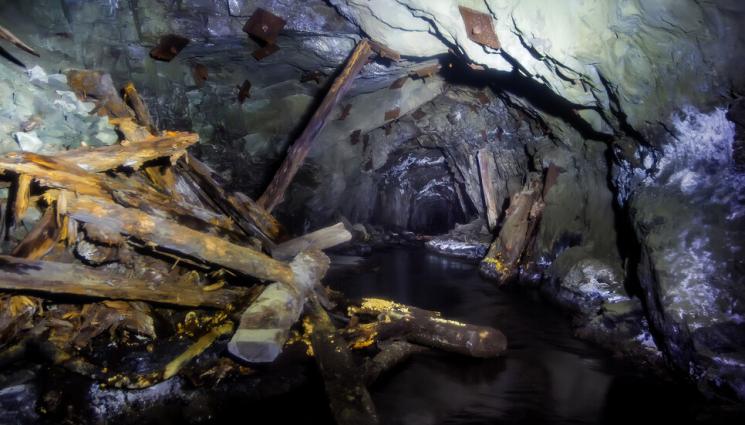 срутване - ТРАГЕДИЯ: Най-малко 14 жертви след срутване в златна мина