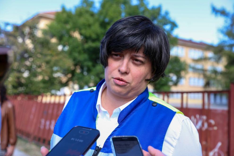 Светещите пътни знаци пред тунелите Витиня и Ечемишка са евтин боклук,