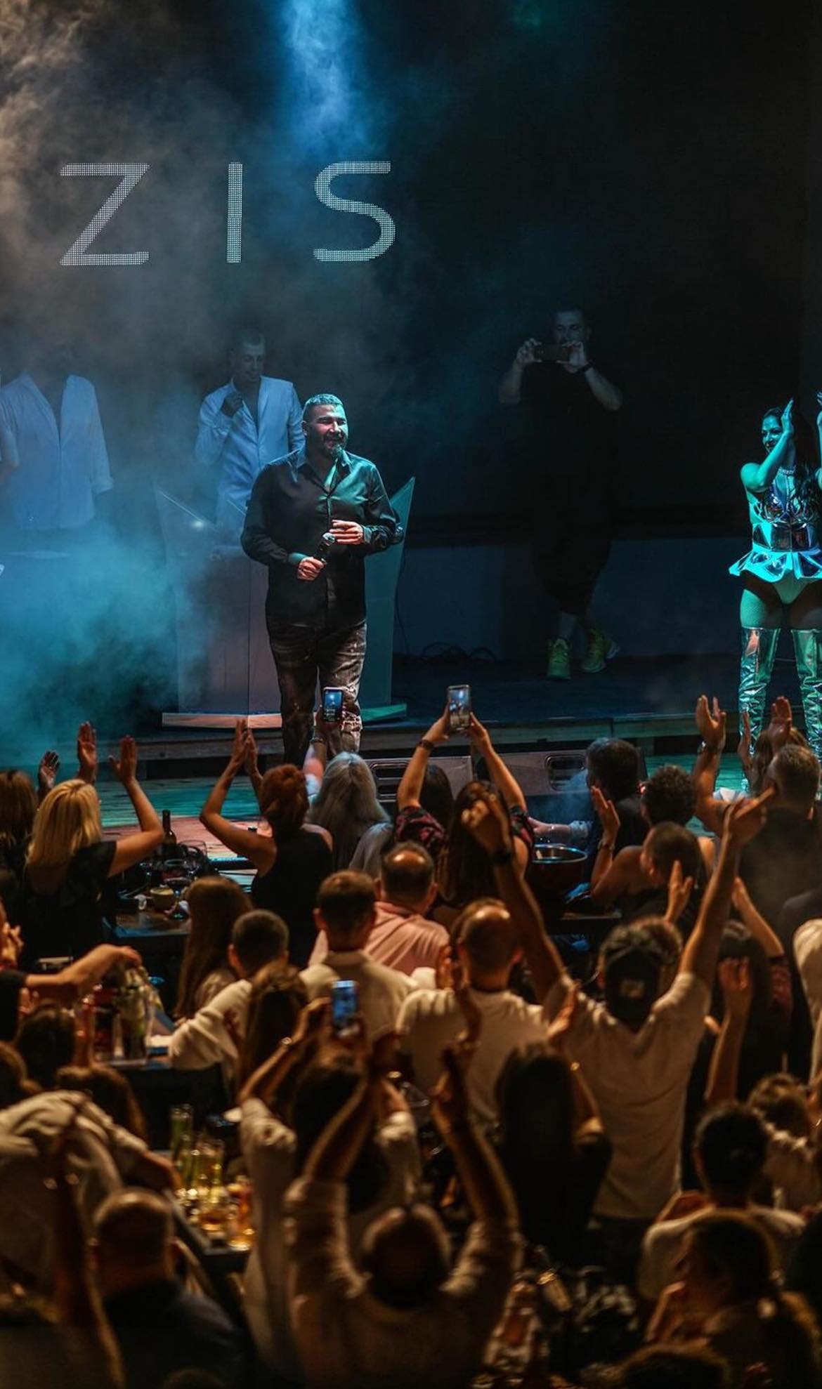 азис в истанбул