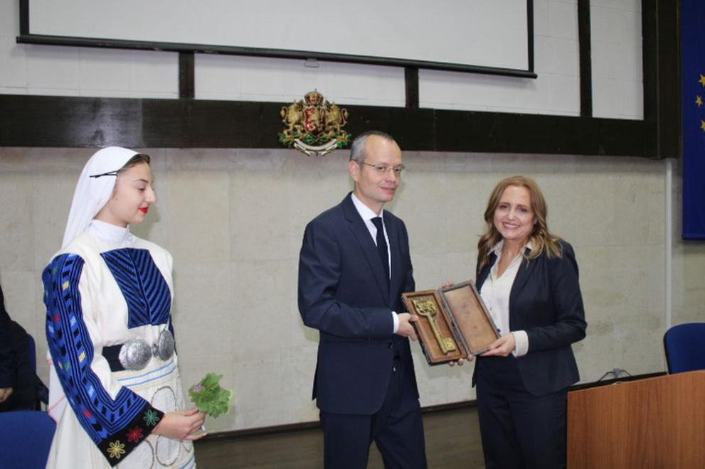 Новият кметът на Благоевград Методи Байкушев официално встъпи в длъжност,