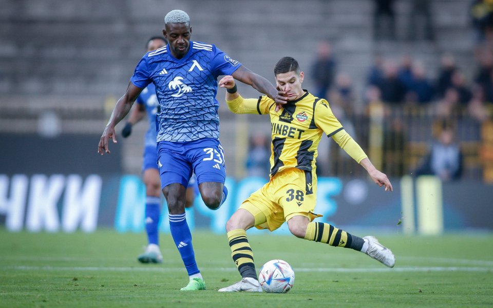 Турският гранд Бешикташ проявява интерес към защитника на Левски -