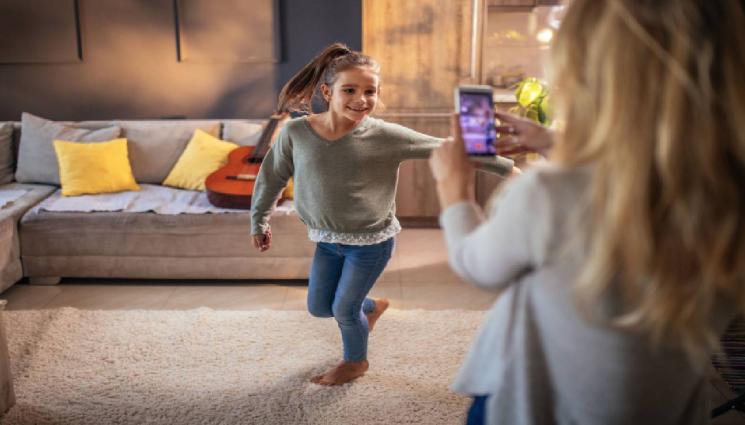 деца телефон - ЗАРАДИ ТЕЛЕФОН: 12-годишна удуши братовчедка си!