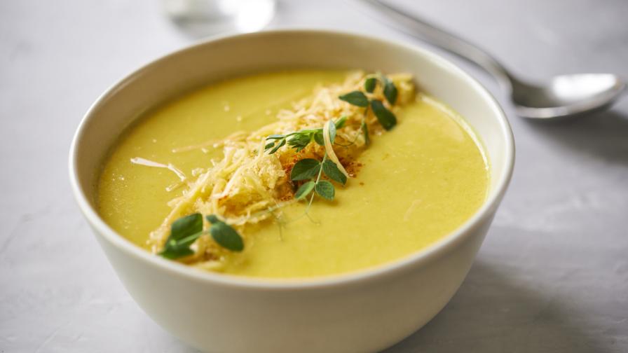 Обяд за 20 минути: Рецепта за супа от карфиол и настъргано сирене