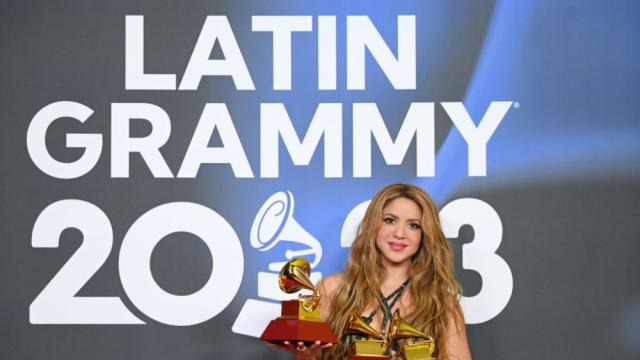 Шакира грабна три награди на Latin Grammy (СНИМКИ) 