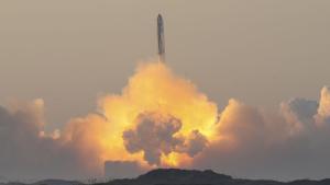 Американската компания Спейс Екс изстреля мега ракетата си Старшип но