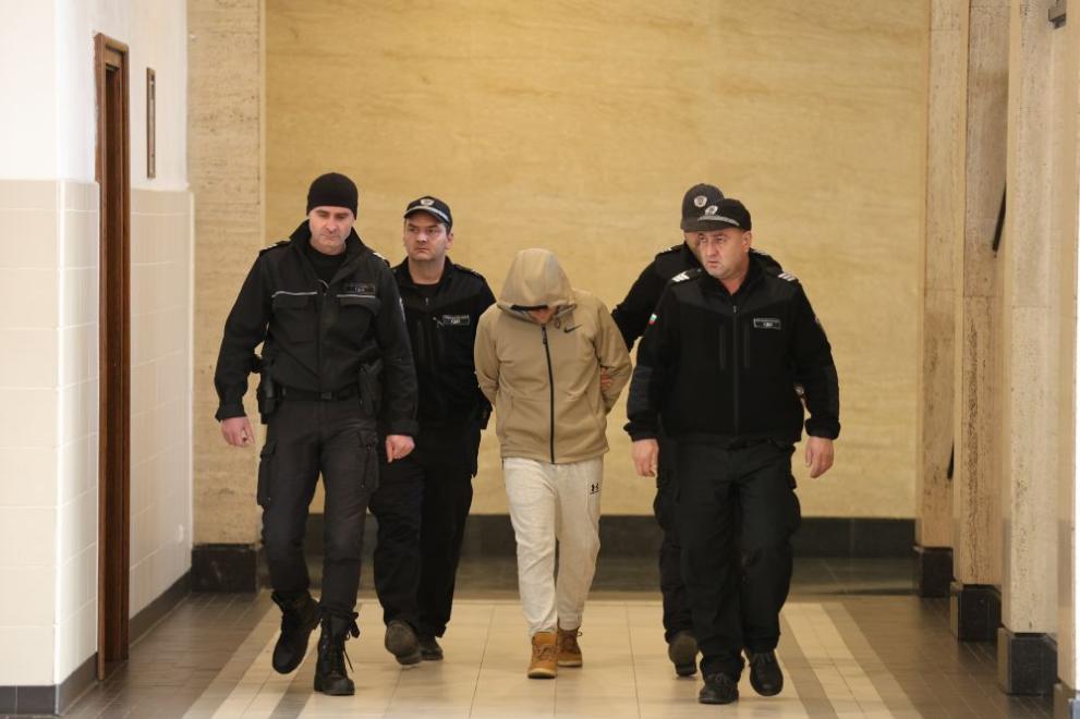  Стефан Шикеров полицейски бус митинг 