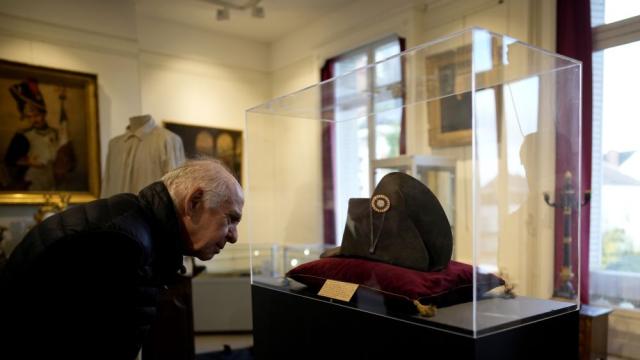 Шапката на Наполеон продадена за рекордните близо 2 милиона евро