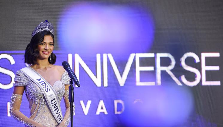 Мис - СРЕД 84 КАНДИДАТКИ: Журналистка стана Мис Вселена (СНИМКИ)