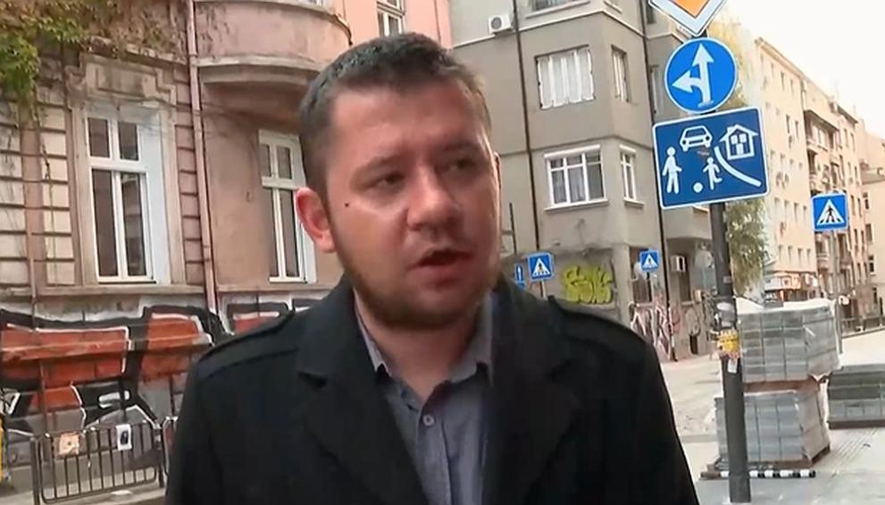 Мъж твърди, че е нападнат и бит от полицаи в