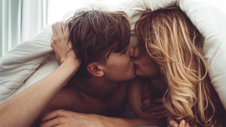 7 изненадващи неща, които мъжете искат в леглото, но няма да си признаят