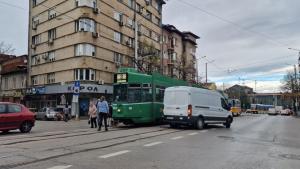 Трамвай и бус катастрофираха в близост до Министерство на земеделието БулфотоОбразува