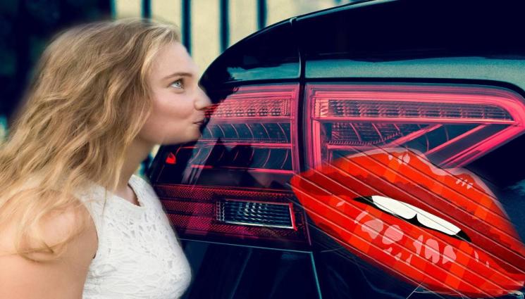 кола с целувки - ГОЛЯМОТО ЛИЗАНЕ: Столично возило осъмна цялото нацелувано с червило! (СНИМКА)