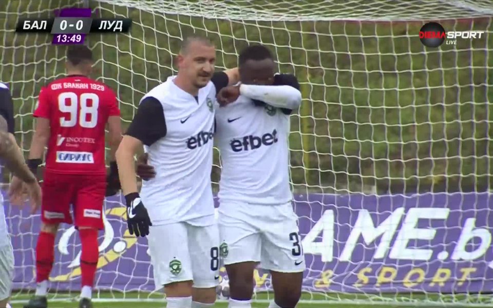 В 14-ата минута топката беше центрирана в наказателното поле на