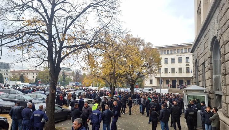 протест - Полицаите излязоха на протест