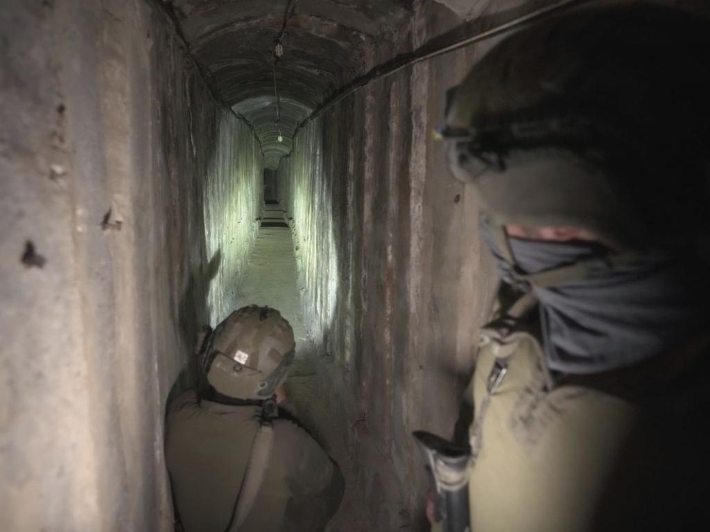 Израелската армия твърди че е открила огромна система от тунели