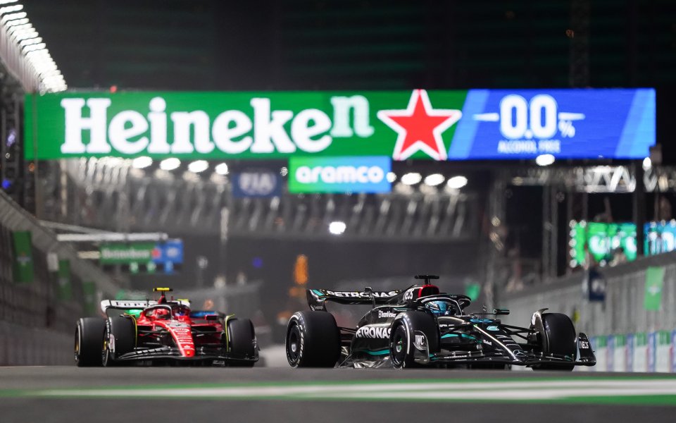 Стюардите на Формула 1 привикаха шефовете на Ферари и Мерцедес