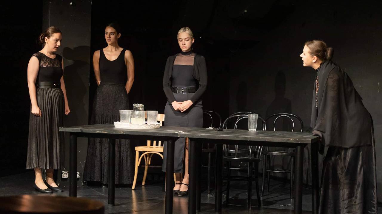 Театрален колеж Любен Гройс