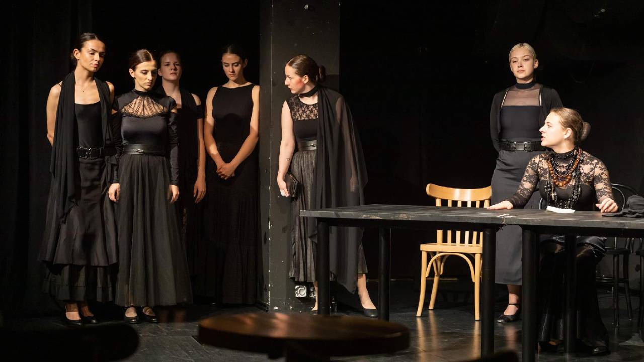 Театрален колеж Любен Гройс