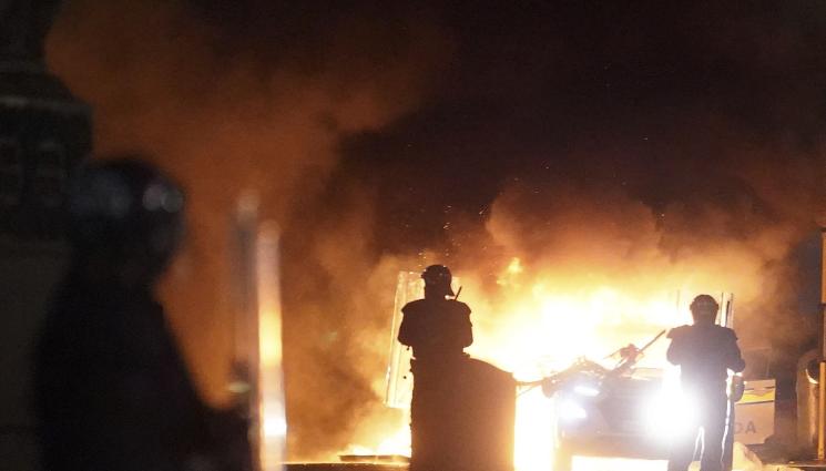 Дъблин безредици - ДЪБЛИН В ПЛАМЪЦИ: Масови безредици в Ирландия след нападение над деца от алжирски мигрант (СНИМКИ+ВИДЕО)