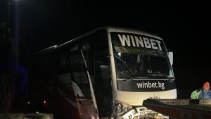 Водачът на автобуса с 16 деца който катастрофира край Дряново вчера