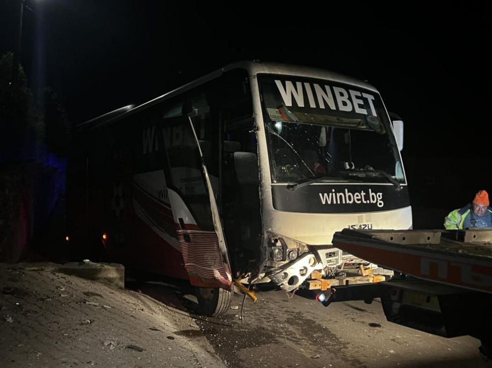 Снимка: Шофьорът на катастрофиралият край Дряново автобус вероятно е починал от инфаркт
