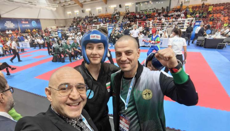 Калина Бояджиева - Калина Бояджиева с две титли от световното по кикбокс