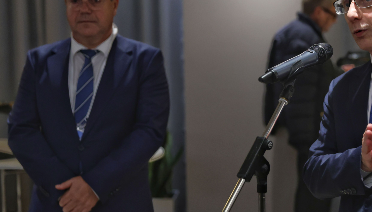 Николай Денков - Денков пред лекарите: Вече ще ви чувам по-добре!