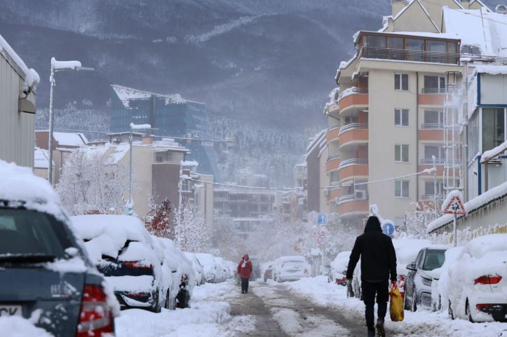 Продължава разчистването на София след обилния снеговалеж и множеството паднали
