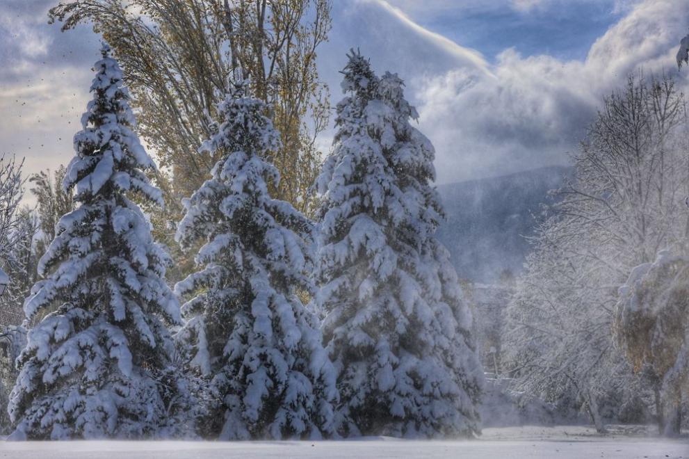 Снимка: Мартенски сняг заваля над част от България