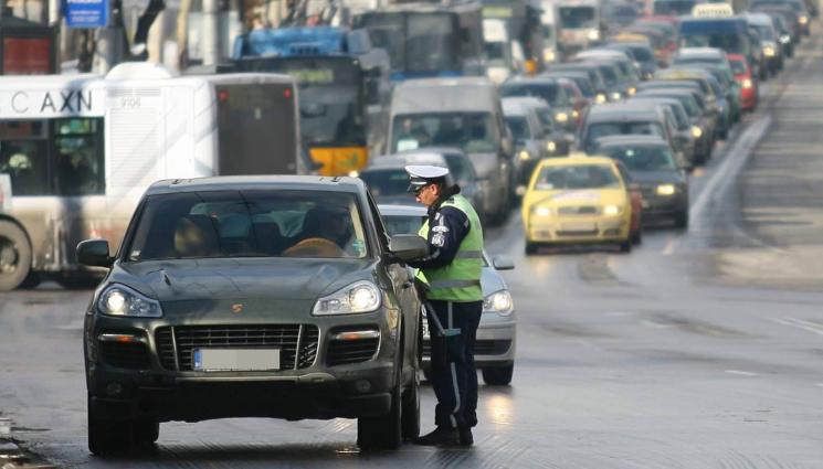 кат - В СТОЛИЦАТА: Катаджии взели 13 коли