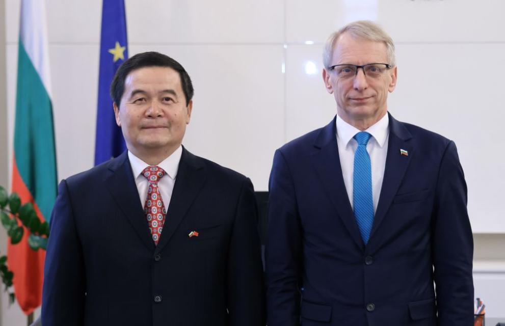 Министър-председателят Николай Денков и посланикът на Китайската народна република Дун