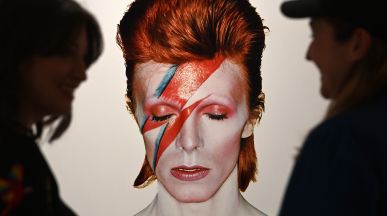 Ръкописи на David Bowie на текстове на песни бяха продадени на търг