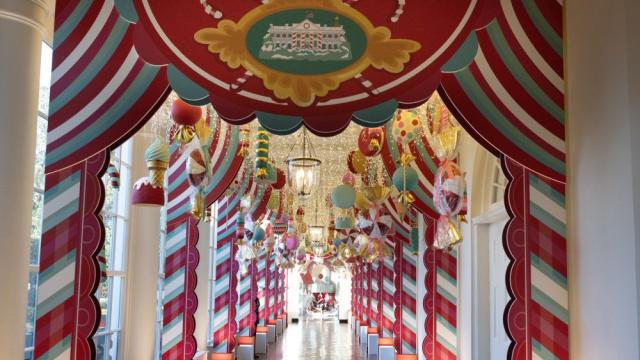 300 доброволци украсиха Белия дом за Коледа (СНИМКИ/ВИДЕО)