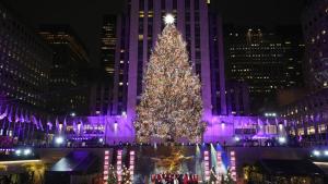 50 000 светлини: Коледната елха на Рокфелер център засия в Ню Йорк (СНИМКИ/ВИДЕО)