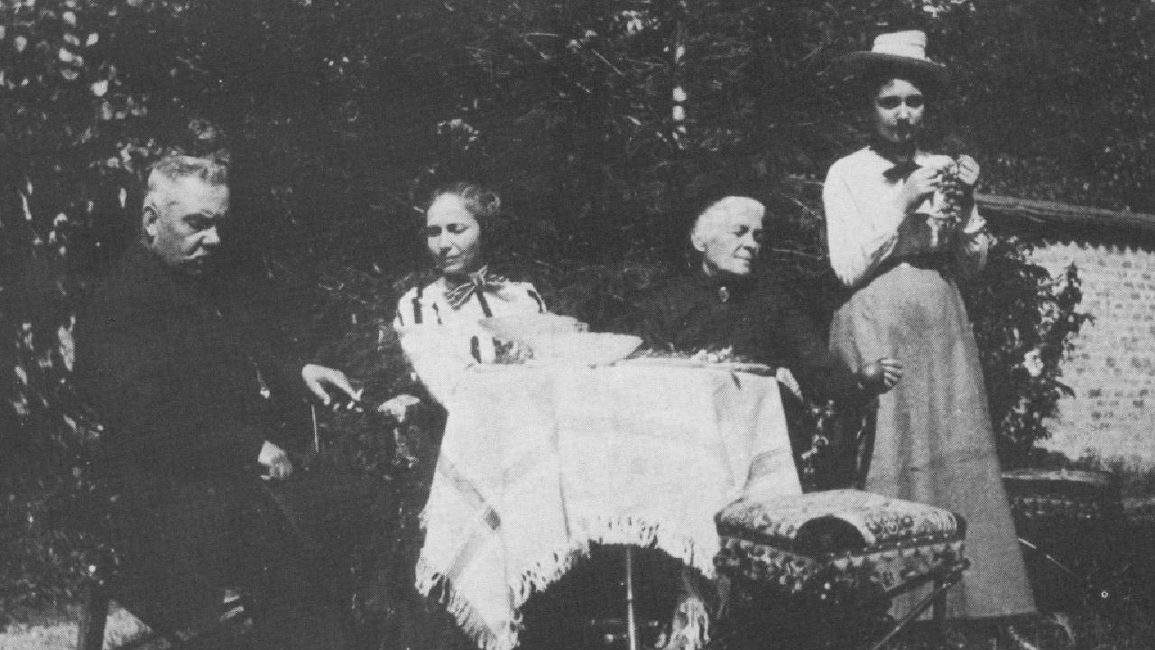 Яворов Лора