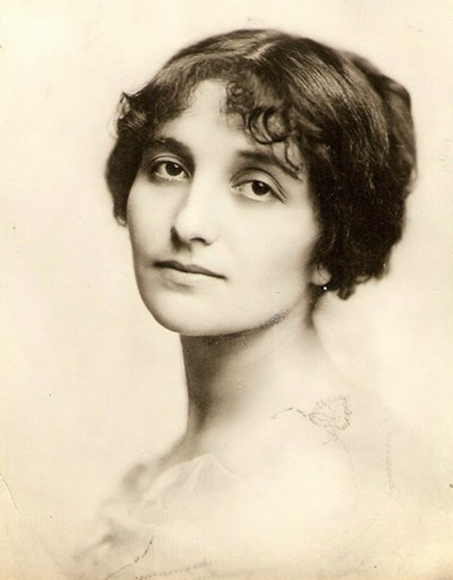 Яворов Лора