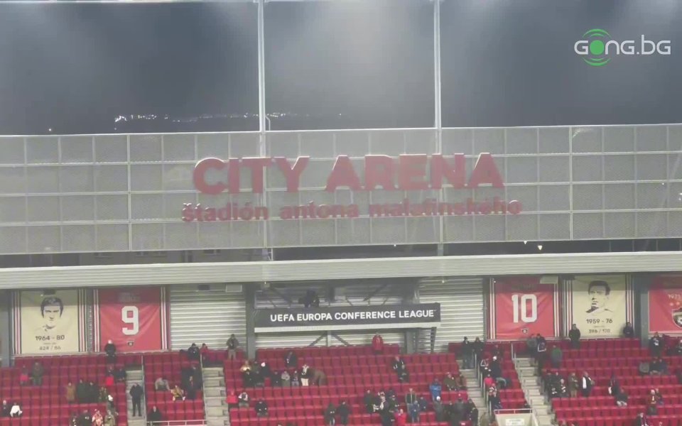 Българският европредставител Лудогорец излезе да загрява за двубоя със Спартак