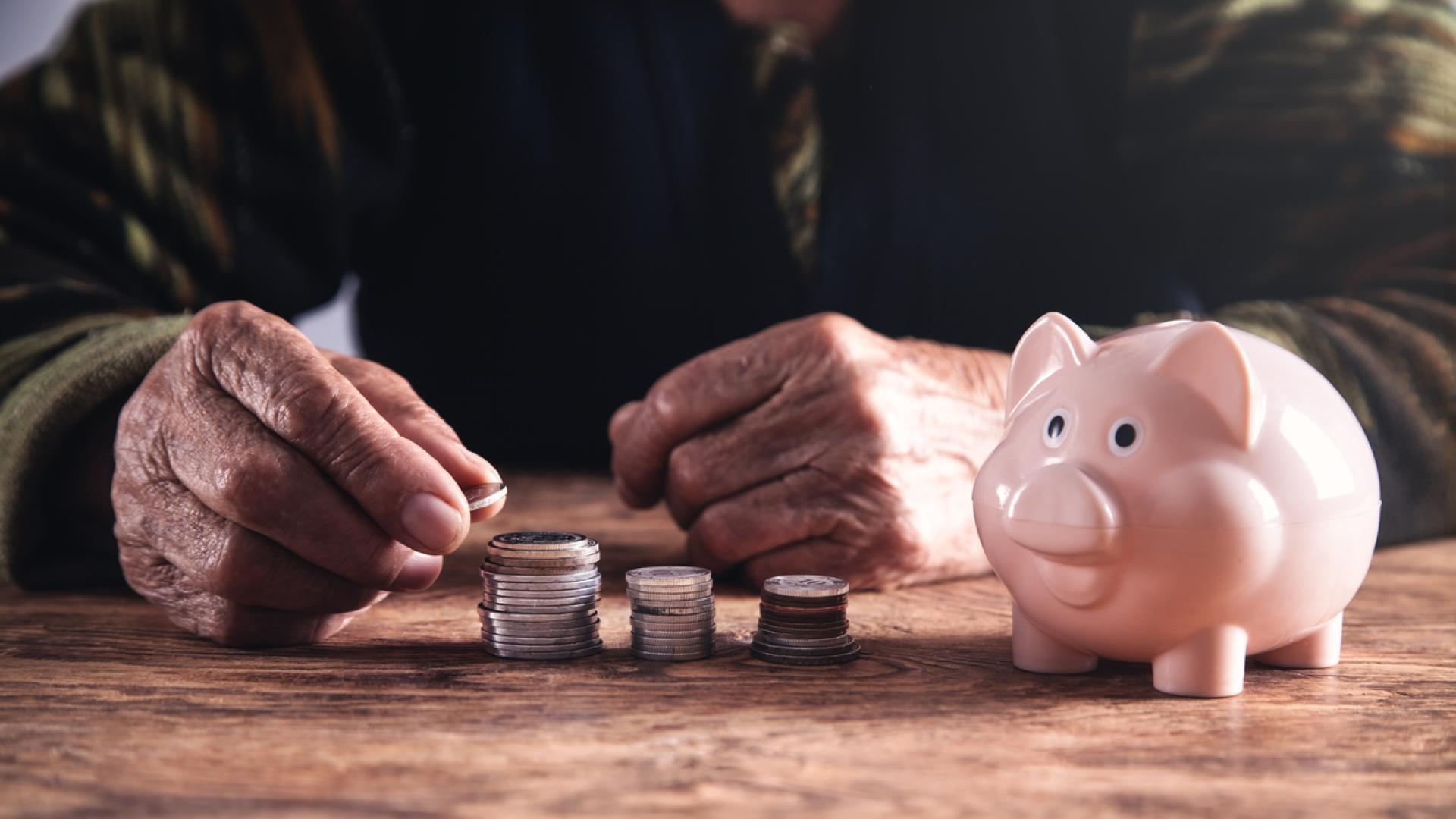 Общо 687 000 пенсионери получаващи най ниската пенсия до линията на