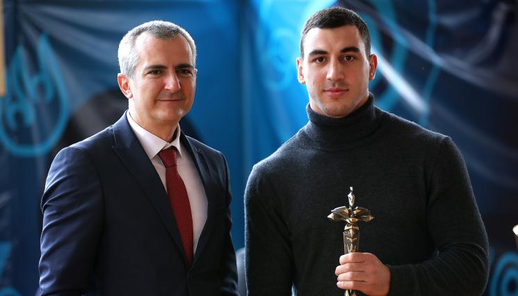 борба - Борците отличиха Семьон Новиков като най-добър за годината